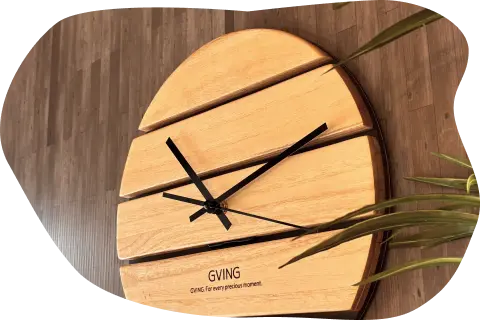 桐でできたスタイリッシュな掛け時計