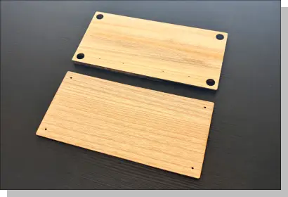 レーザーカッターに板をセットしたら、初期設定（ヘッド調整や板のサイズ登録）を行います。