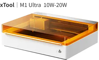 xTool製のレーザー加工機 M1 Ultraの外観写真。オレンジ色の透過カバーを備えた、自宅設置に適したコンパクトでスタイリッシュなデザインのデスクトップ型レーザーカッター